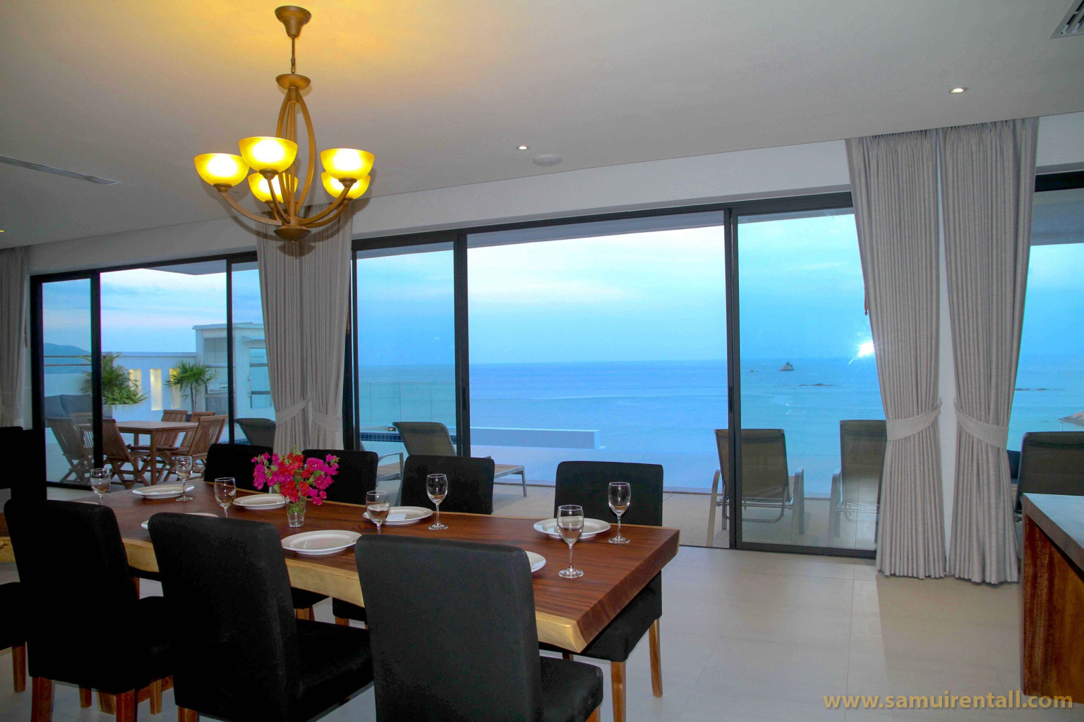 dining-w-view-evening-scaled